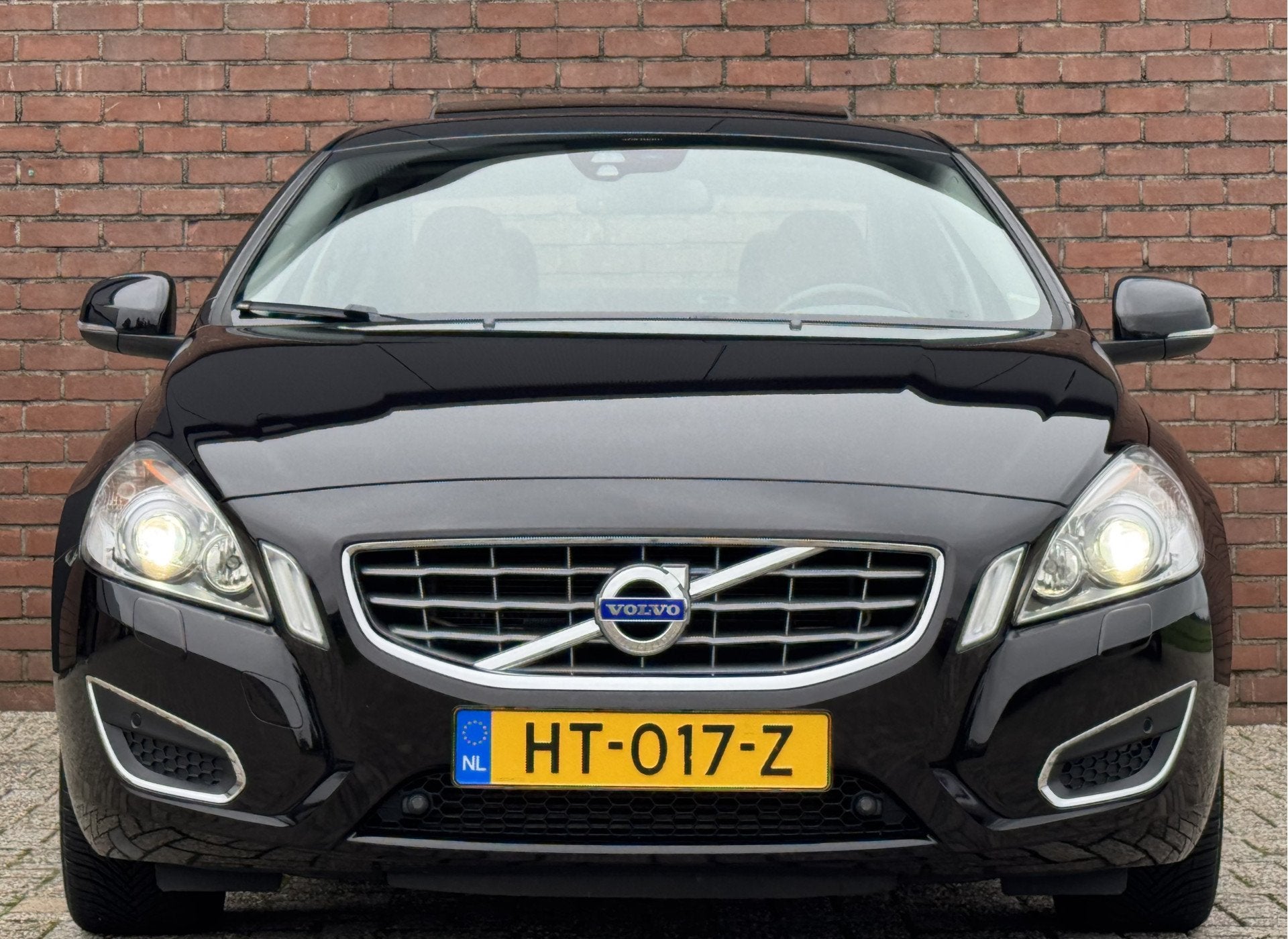 Volvo S60 2.0T SUMMUM | LEDER! | PANODAK! | XENON! | NAVI!, Auto's, Euro 5, 4 cilinders, S60, Zwart