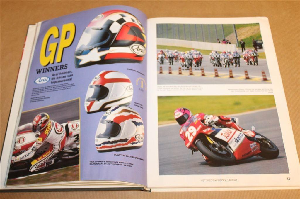 Het Wegraceboek Editie 92/93 — Jaarboek over Motorrace, Boeken, Ophalen of Verzenden, Gelezen