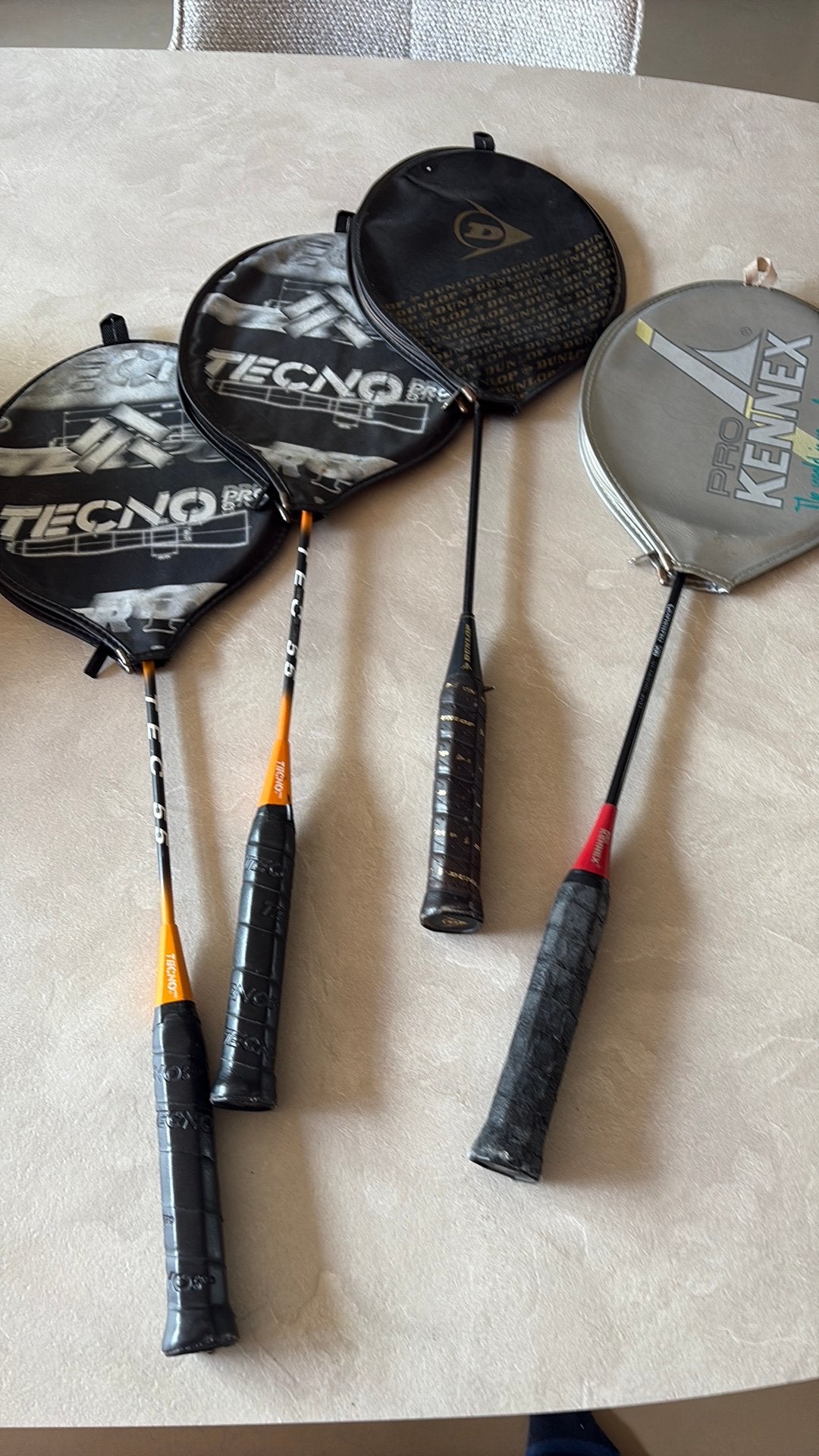 Badmintonrackets - Set van 4 met hoezen, Ophalen of Verzenden, Gebruikt, Racket(s)