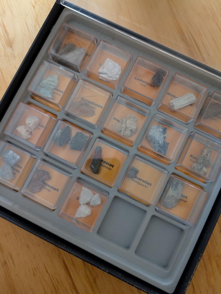 De Schatten van de Aarde Collectie - Mineralen & Boeken, Verzamelen, Mineralen en Fossielen, Ophalen of Verzenden