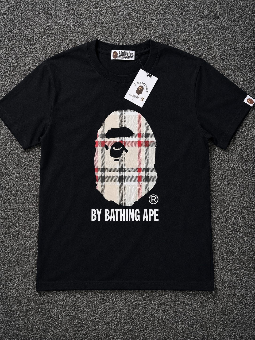 BAPE x Burberry T-shirt Zwart Maat S, Zwart, Nieuw, Ophalen of Verzenden, BAPE