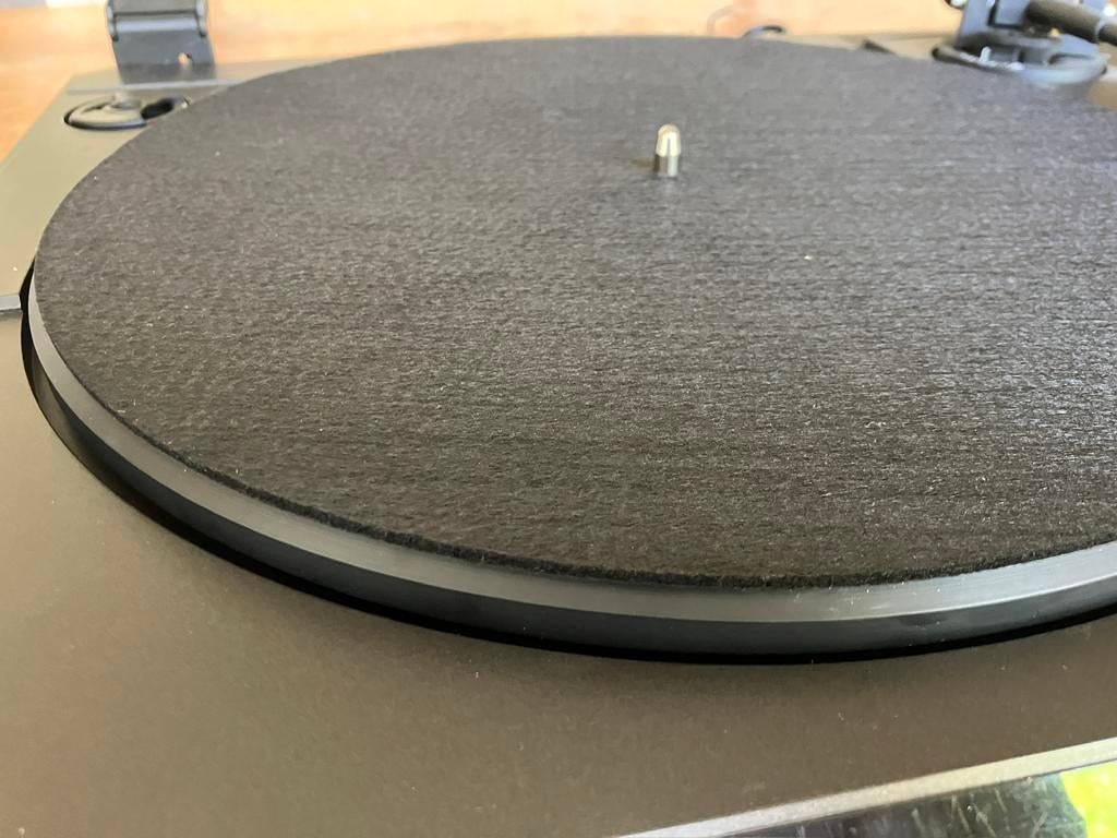 U-Turn zwarte vilt Slipmat Draaitafelmat *Visual Tuning*, Ophalen of Verzenden, Zo goed als nieuw, Platenspeler-onderdeel, Overige merken
