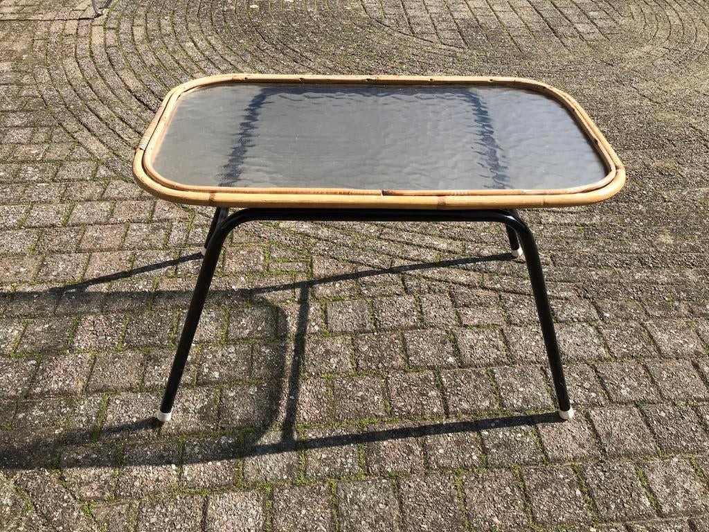 Jaren 60 rohe noordwolde rotan tafeltje met glazen blad, Minder dan 55 cm, Rechthoekig, Ophalen, 45 tot 60 cm