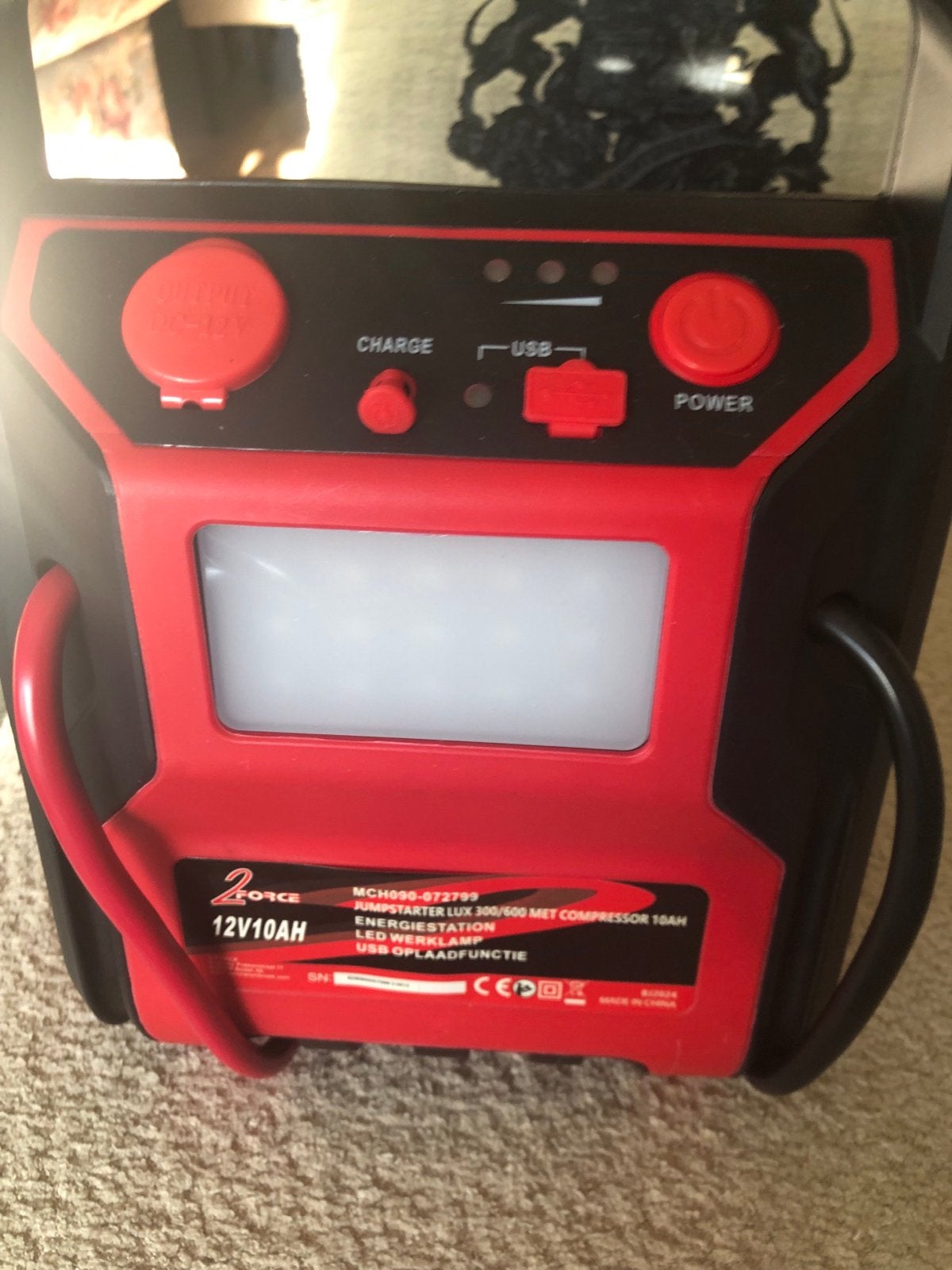 2Force Jumpstarter Lux 300/600 met Compressor 10Ah, Ophalen of Verzenden, Zo goed als nieuw