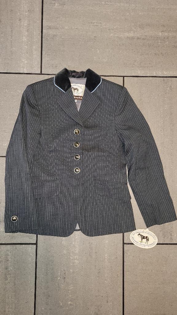 Wedstrijdjasje Iris Bayer maat 140, Dieren en Toebehoren, Paardrijkleding, Kinderen, Dressuur, Nieuw, Ophalen of Verzenden