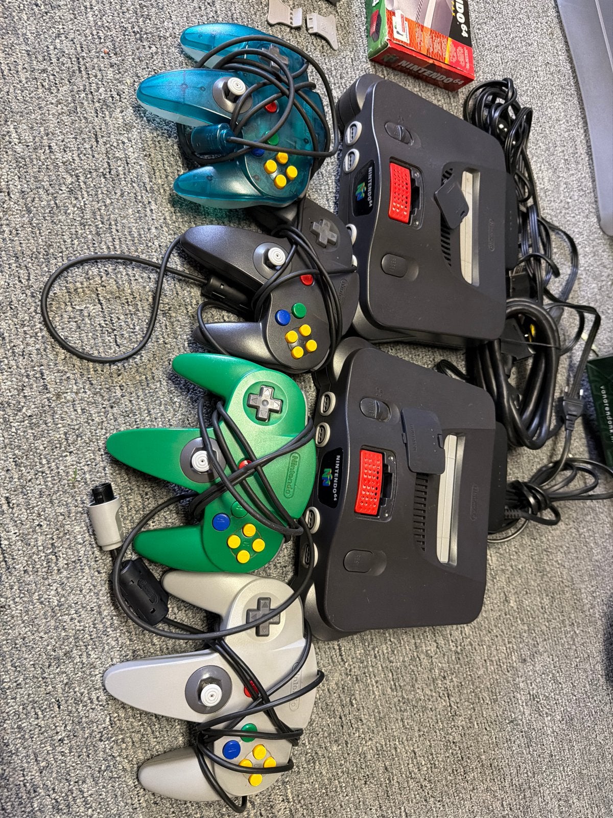 Nintendo 64 Console Bundel met 2 Consoles, 4 Controllers & G, Ophalen of Verzenden, Gebruikt, Met 3 controllers of meer, Met games