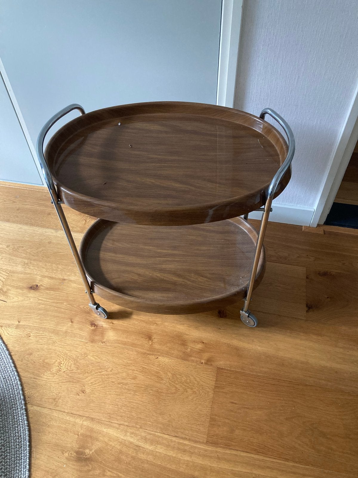 Vintage serveerwagen / theewagen met wielen, Huis en Inrichting, Tafels | Bijzettafels, Ophalen, Gebruikt, Metaal of Aluminium