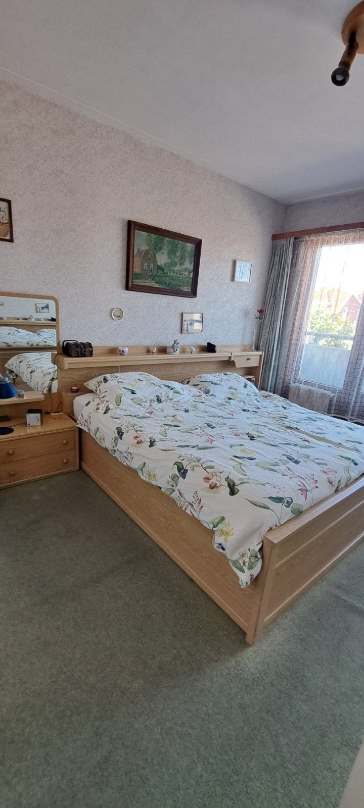tweepersoonsbed met nachtkastjes spiegel en hoofdbord, Ophalen, Zo goed als nieuw, Tweepersoons