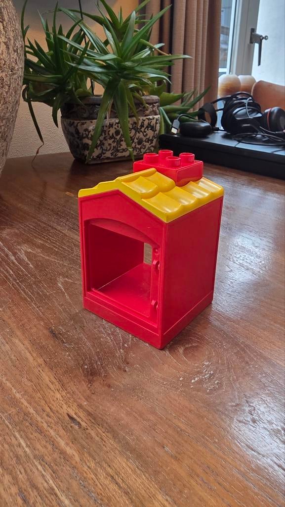 Rood speelhuisje met geel dak (mist deurtje), Ophalen of Verzenden, Gebruikt, Overige merken