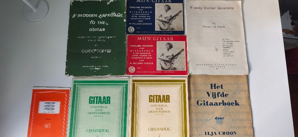 8 klassieke gitaarlesboeken en bladmuziek (o.a. Cees Hartog), Gelezen, Instrument, Diverse auteurs, Ophalen of Verzenden