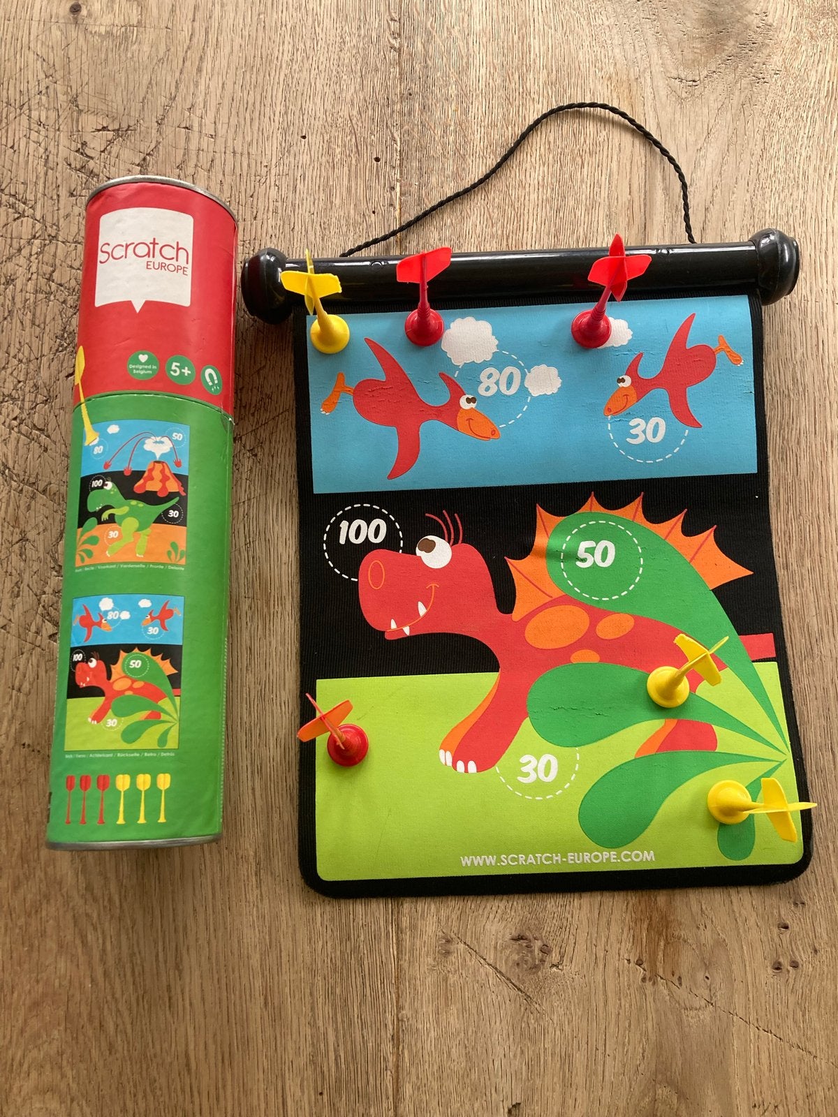 Scratch Europe Tweezijdig Magnetisch Dartbord met Pijltjes, Ophalen, Zo goed als nieuw, Jongen of Meisje