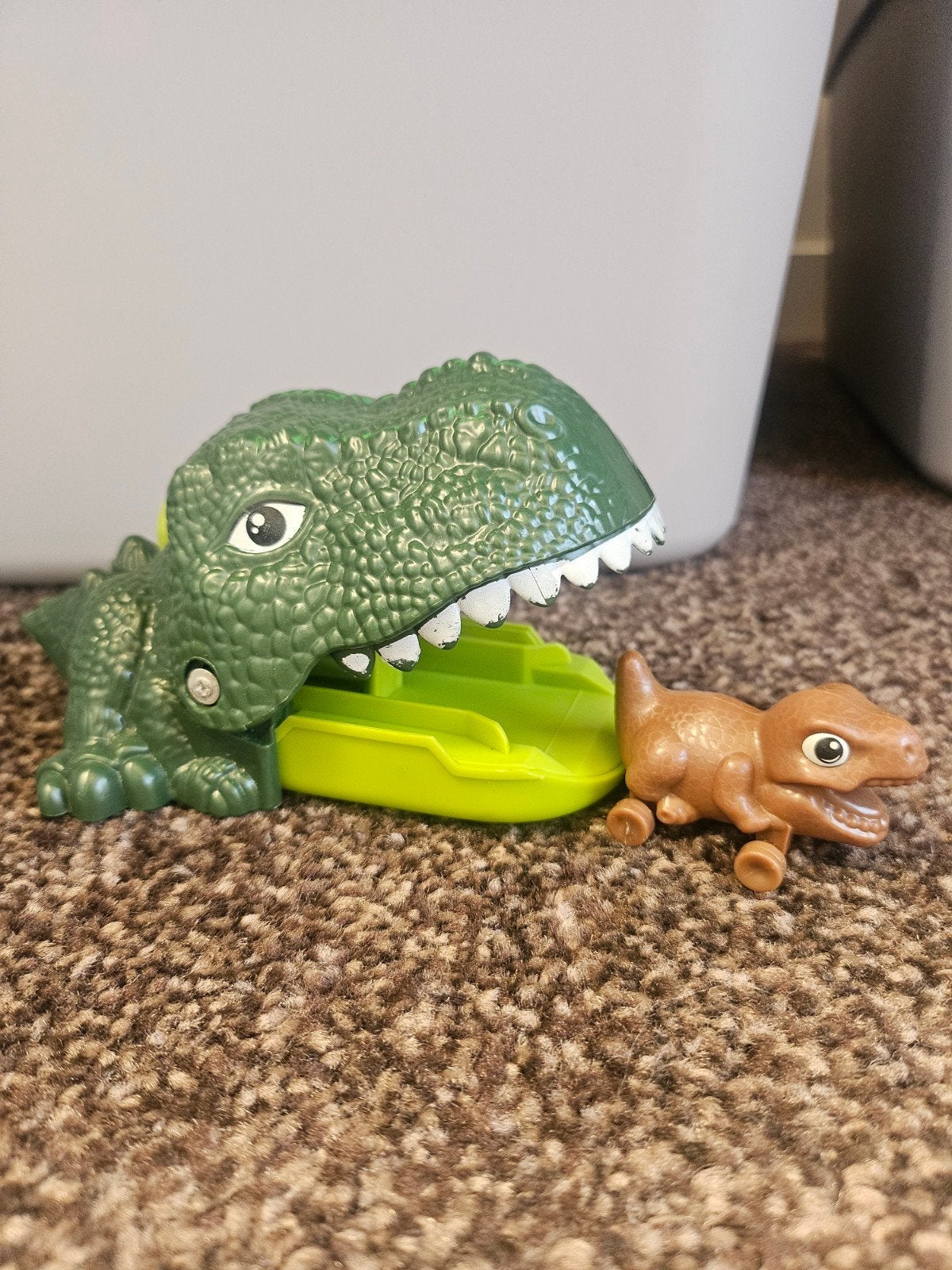 Dinosaurus speelgoed set - T-Rex en kleine dino, Ophalen of Verzenden, Gebruikt, Jongen of Meisje