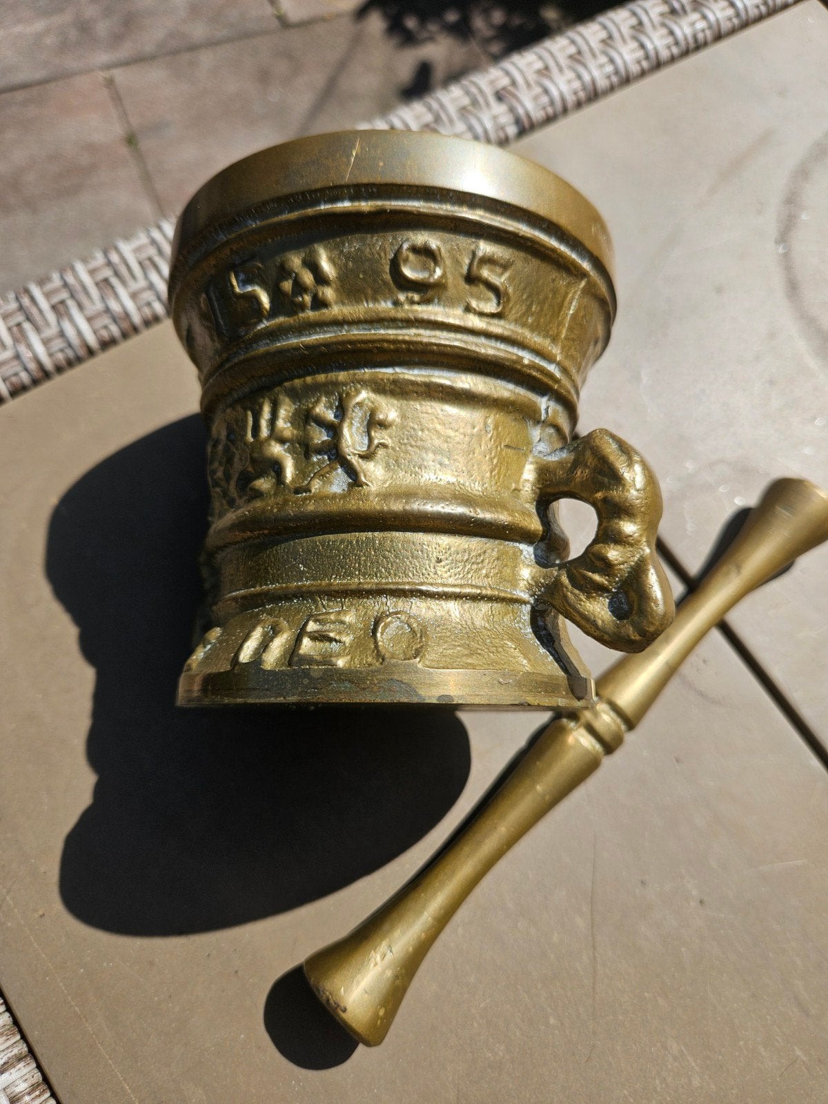 Antieke bronzen vijzel met stamper, gedetailleerd, Antiek en Kunst, Ophalen