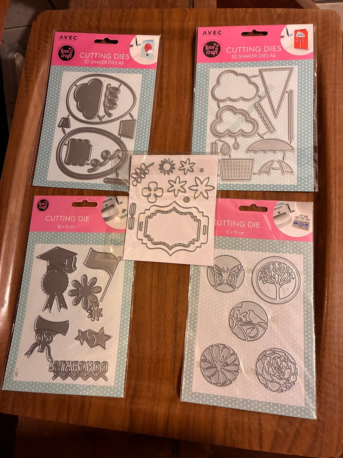 Diverse snijmallen voor knutselprojecten (Avec Love2Craft), Geschikt voor snijden, Gebruikt, Gereedschap of Toebehoren, Grijs