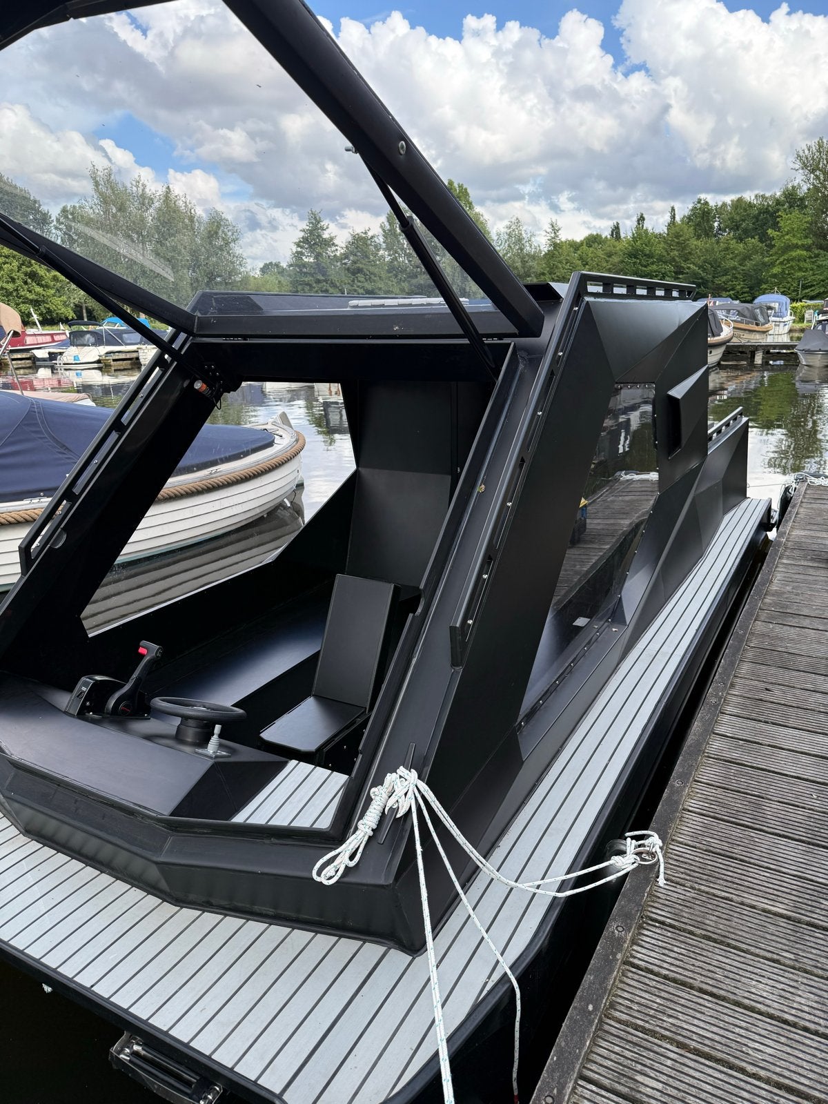 Moderne Zwarte Tender met Kajuit en Toilet, Watersport en Boten, Motorboten en Motorjachten, Overige merken, Keuken, Nieuw, 6 m