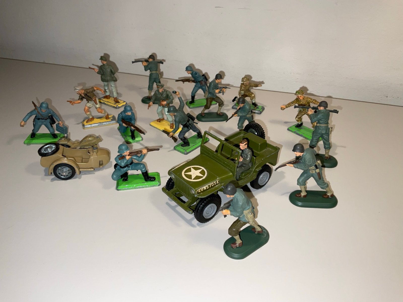 Britains Deetail Figuren en Dinky Toys Jeep - Vintage, Ophalen of Verzenden, Gebruikt
