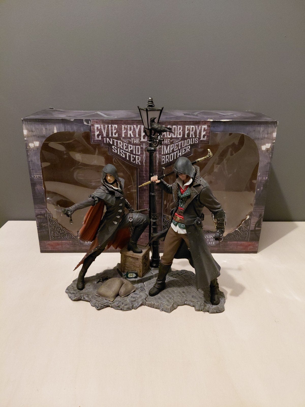 Assassins Creed Syndicate Evie en Jacob Frye Statue, Ophalen of Verzenden, Zo goed als nieuw