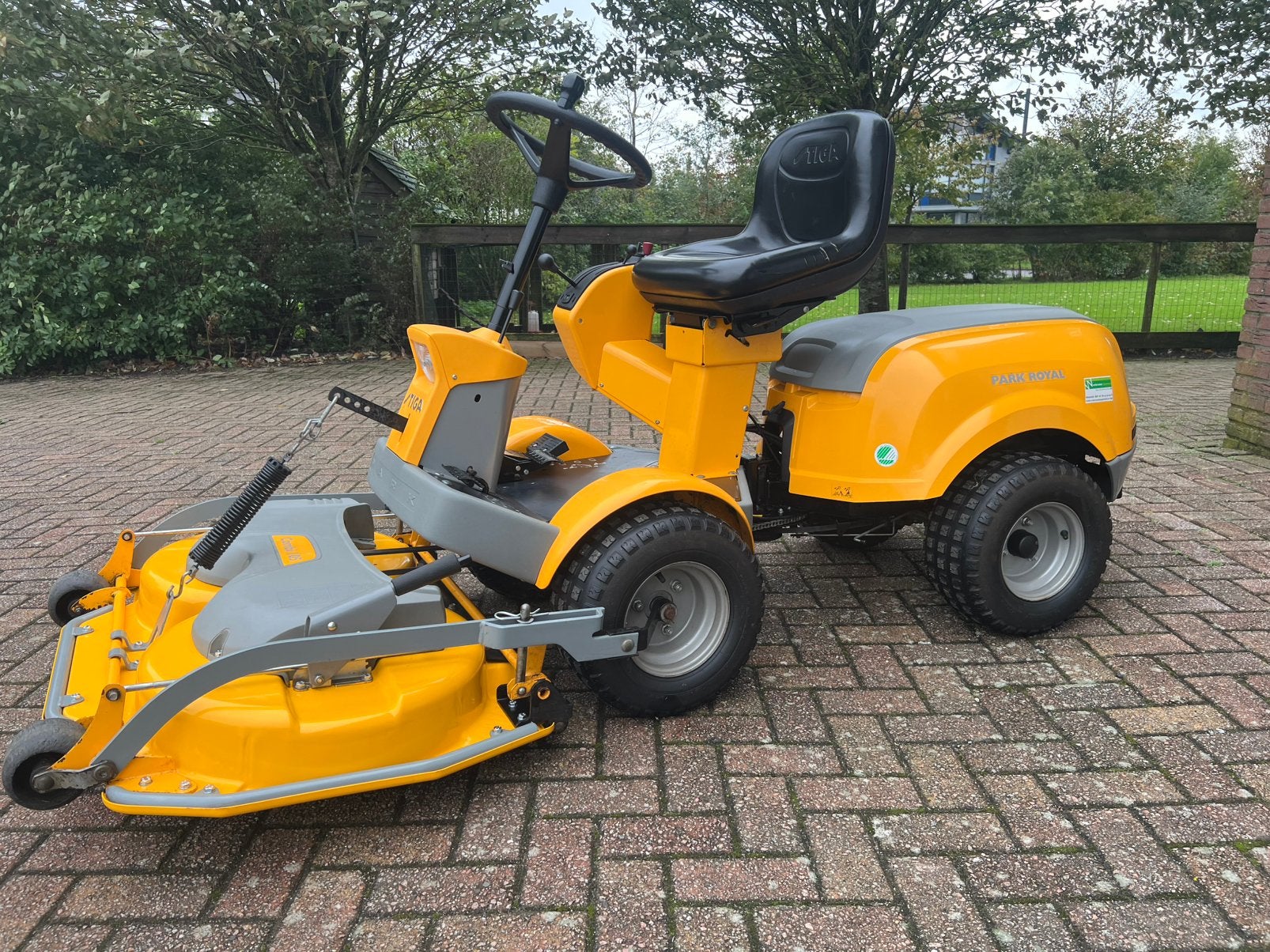 Frontmaaier Stiga Park Royal Honda 2 cilinder Nieuw maaidek, Ophalen, Cirkelmaaier, Zo goed als nieuw, Benzine-grasmaaier