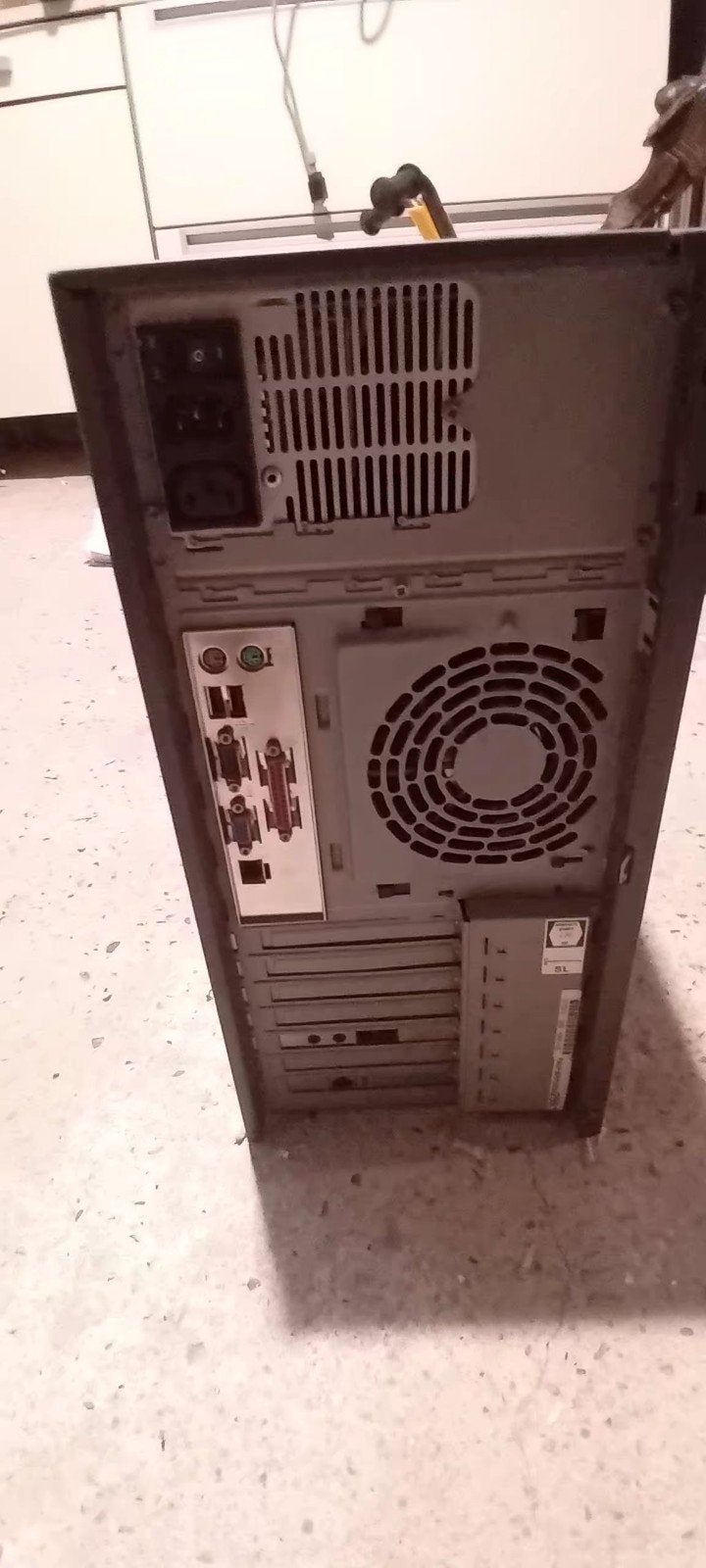 Oude Desktop Computer - Fujitsu Siemens Primergy, Computers en Software, Onbekend, Gebruikt, HDD, Minder dan 4 GB