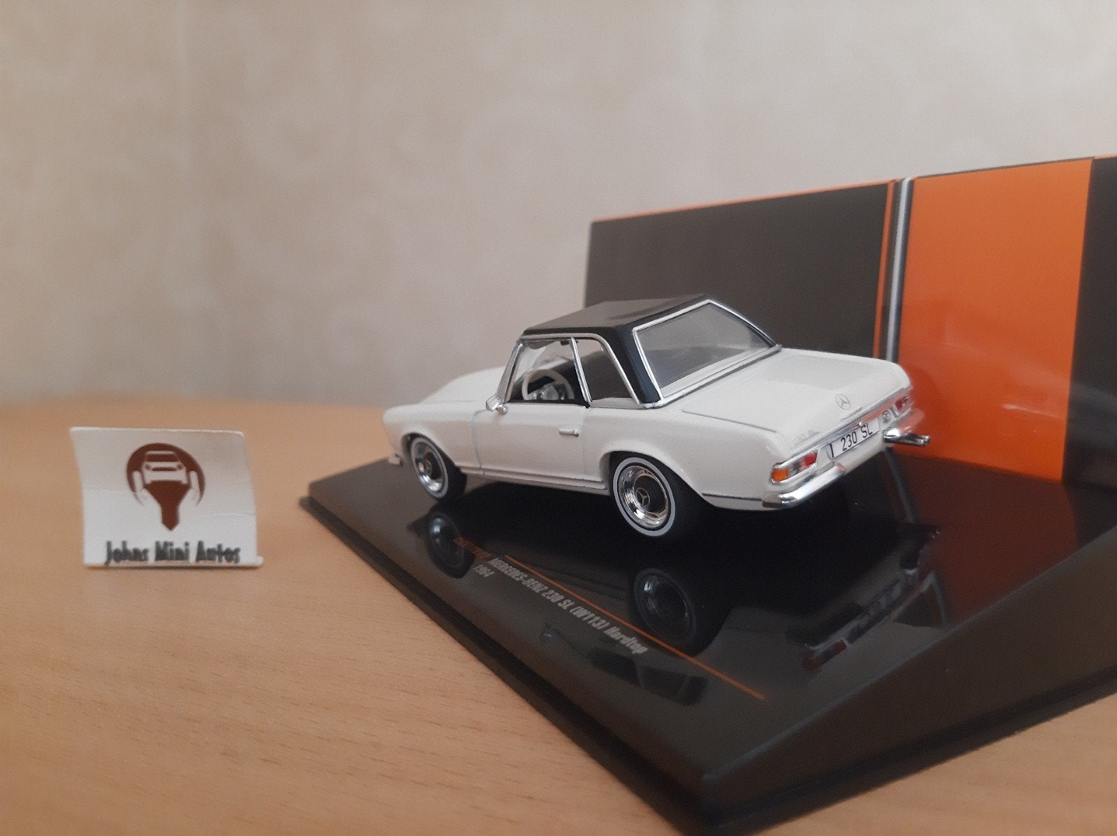 Mercedes Benz 230 SL (W113) Hardtop 1964 Wit/Zwart dak 1:43, Overige merken, Auto, IXO, Nieuw