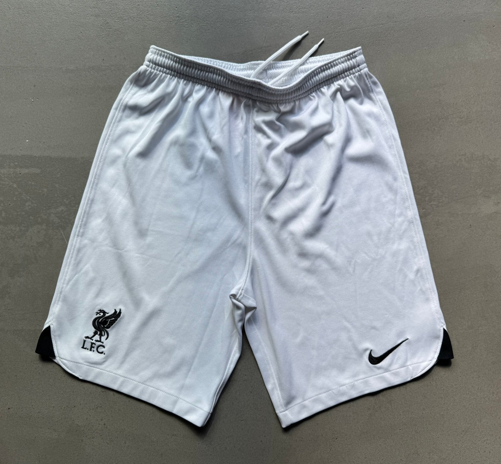 Nike Liverpool FC short/broekje wit maat XL/158-170, Ophalen of Verzenden, Gebruikt, Jongen of Meisje, Sport- of Zwemkleding