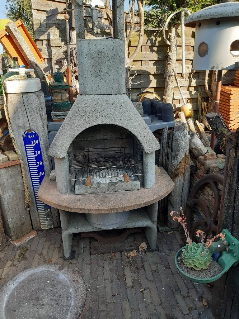 barbecue , betonnen barbecue ., Ophalen, Gebruikt