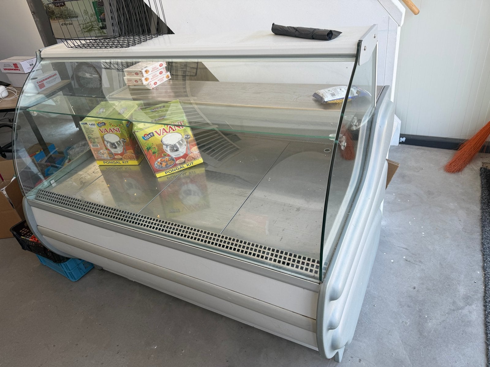 Gratis Koelvitrine / Koeltoonbank, Ophalen