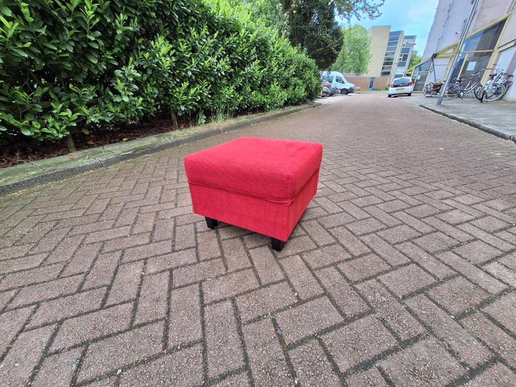 Rode hooker / poef / voetenbank, Huis en Inrichting, Ophalen, Gebruikt, Stof, 50 tot 75 cm