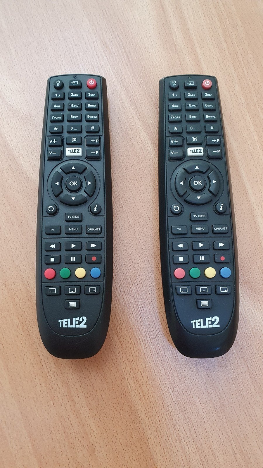 Tele2 afstandsbediening 2x, Audio, Tv en Foto, Ophalen of Verzenden, Zo goed als nieuw