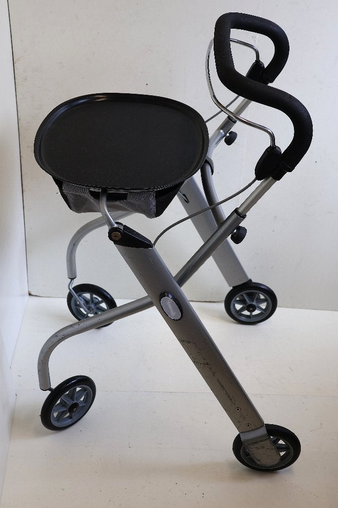 Nette Trust indoor rollator met dienblad en mandje, Diversen, Ophalen, Opvouwbaar, Gebruikt