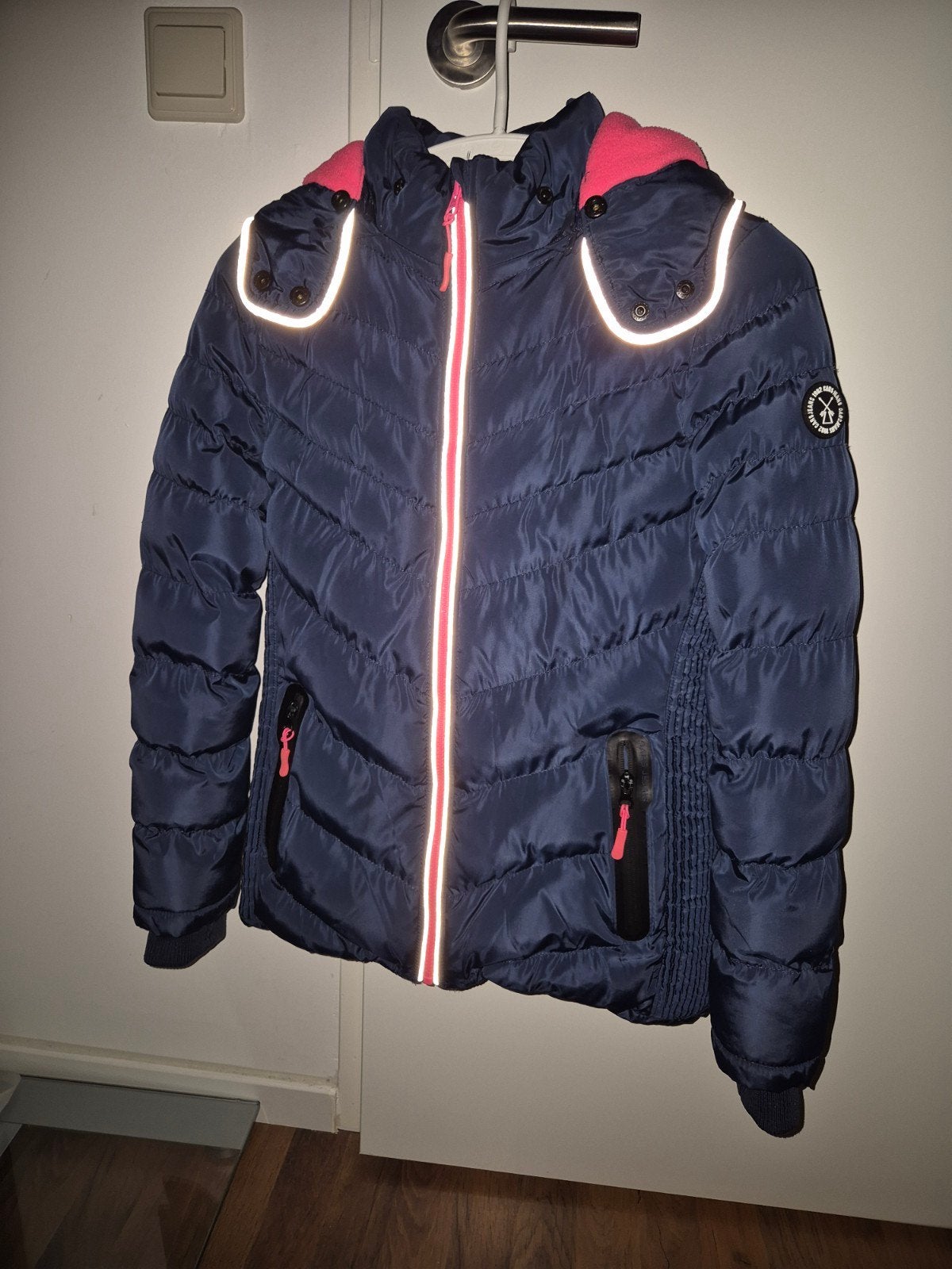 Donkerblauwe winterjas Cars met roze accenten, maat 164, Ophalen of Verzenden, Zo goed als nieuw, Meisje, Jas