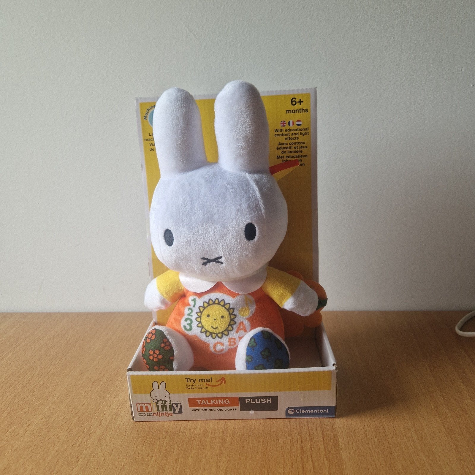 Nijntje knuffel met geluid en licht - Clementoni, Overige merken, Nijntje, Ophalen of Verzenden, Wit