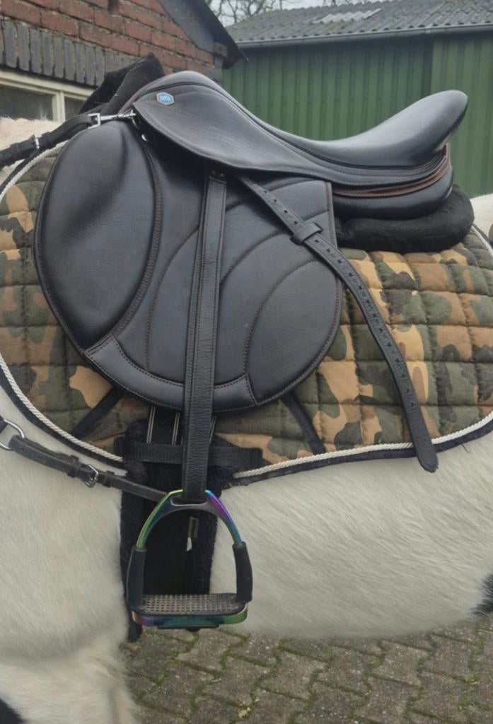 Te koop springzadel, Dieren en Toebehoren, Paarden en Pony's | Zadels, Ophalen of Verzenden, Springen