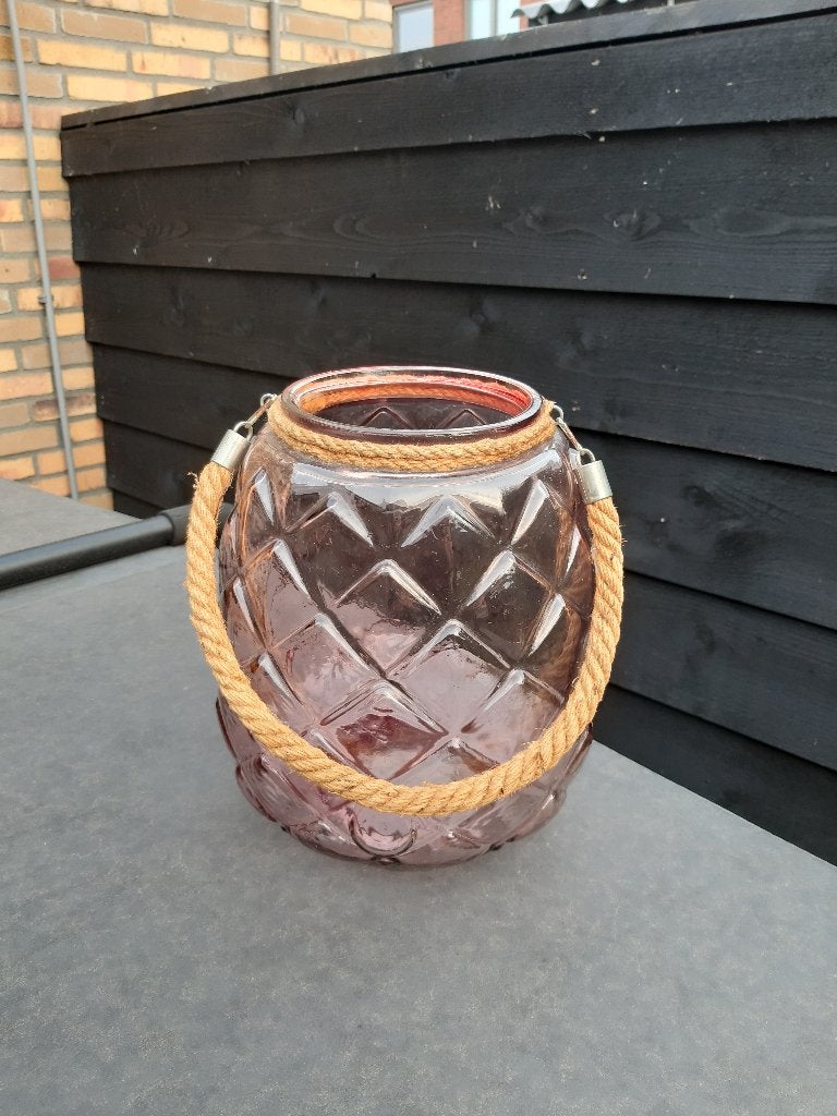 Windlicht van roze glas met touw handvat - 23 cm., Huis en Inrichting, Windlicht, Ophalen of Verzenden, Glas, Zo goed als nieuw
