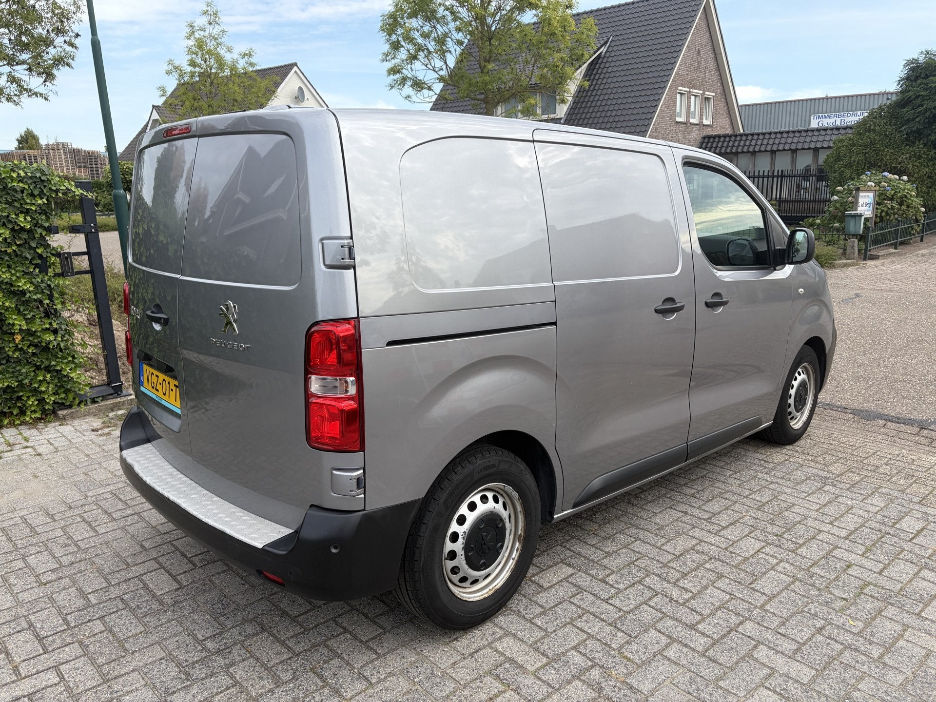 Peugeot Expert 2.0 BlueHDI 120PK Automaat Compact Premium --, Dealer onderhouden, Gebruikt, 4 cilinders, 2000 kg