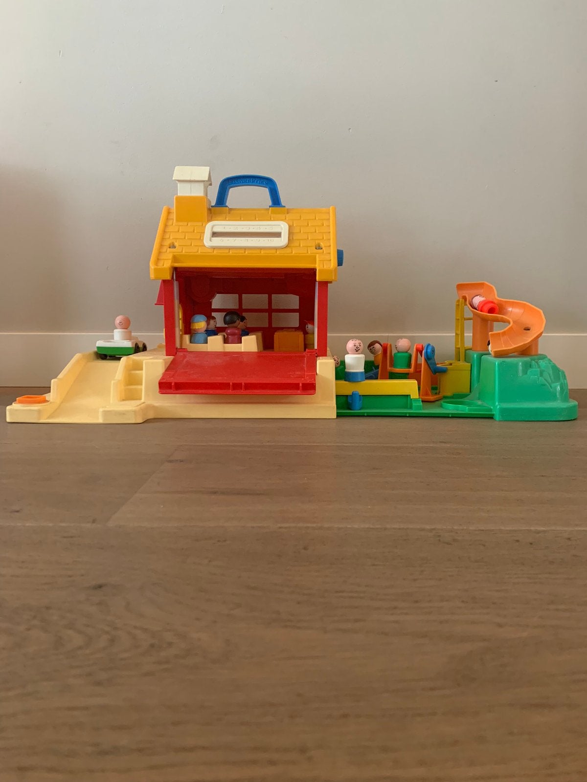 VINTAGE FISHER PRICE Schooltje, voertuigen en poppetjes, Ophalen, Zo goed als nieuw, Speelset