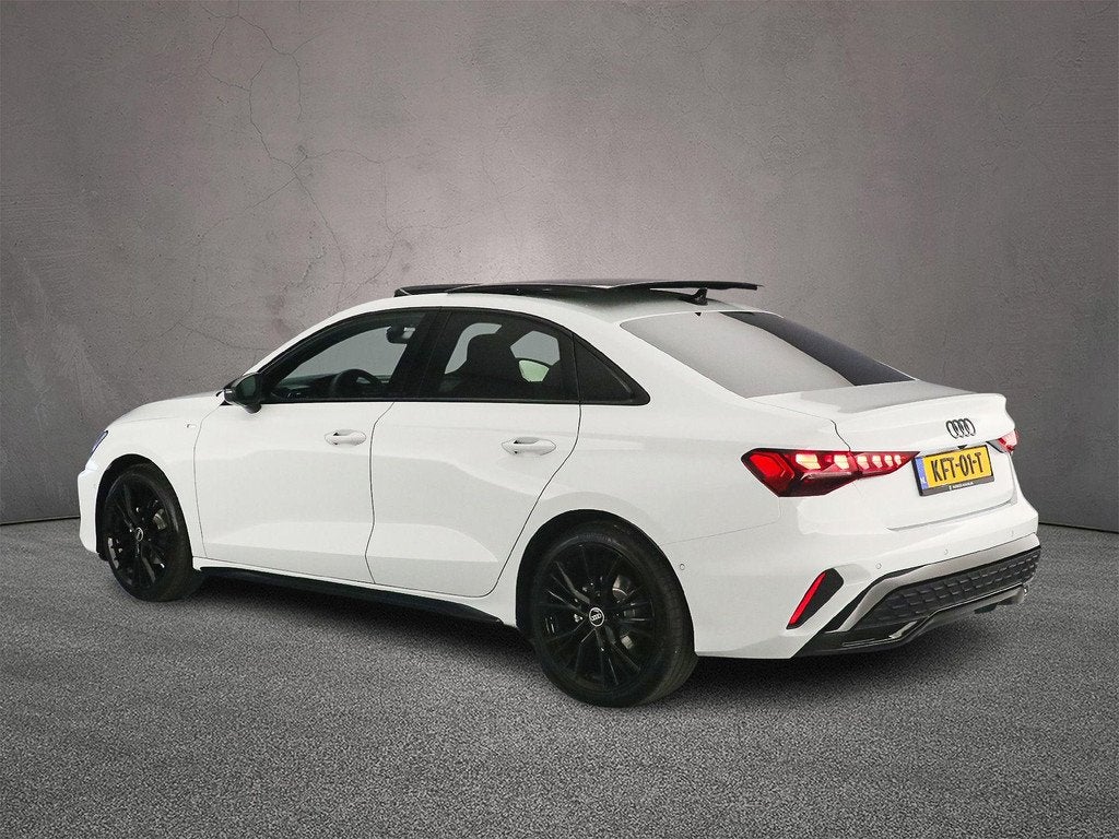 Audi A3 Limousine 35 TFSI S edition | Panorama Dak | Adaptie, Auto's, Audi, 1300 kg, 4 cilinders, Wit, Origineel Nederlands