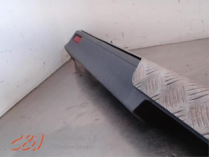 Achterbumper van een Opel Vivaro, Gebruikt, -, -, Opel