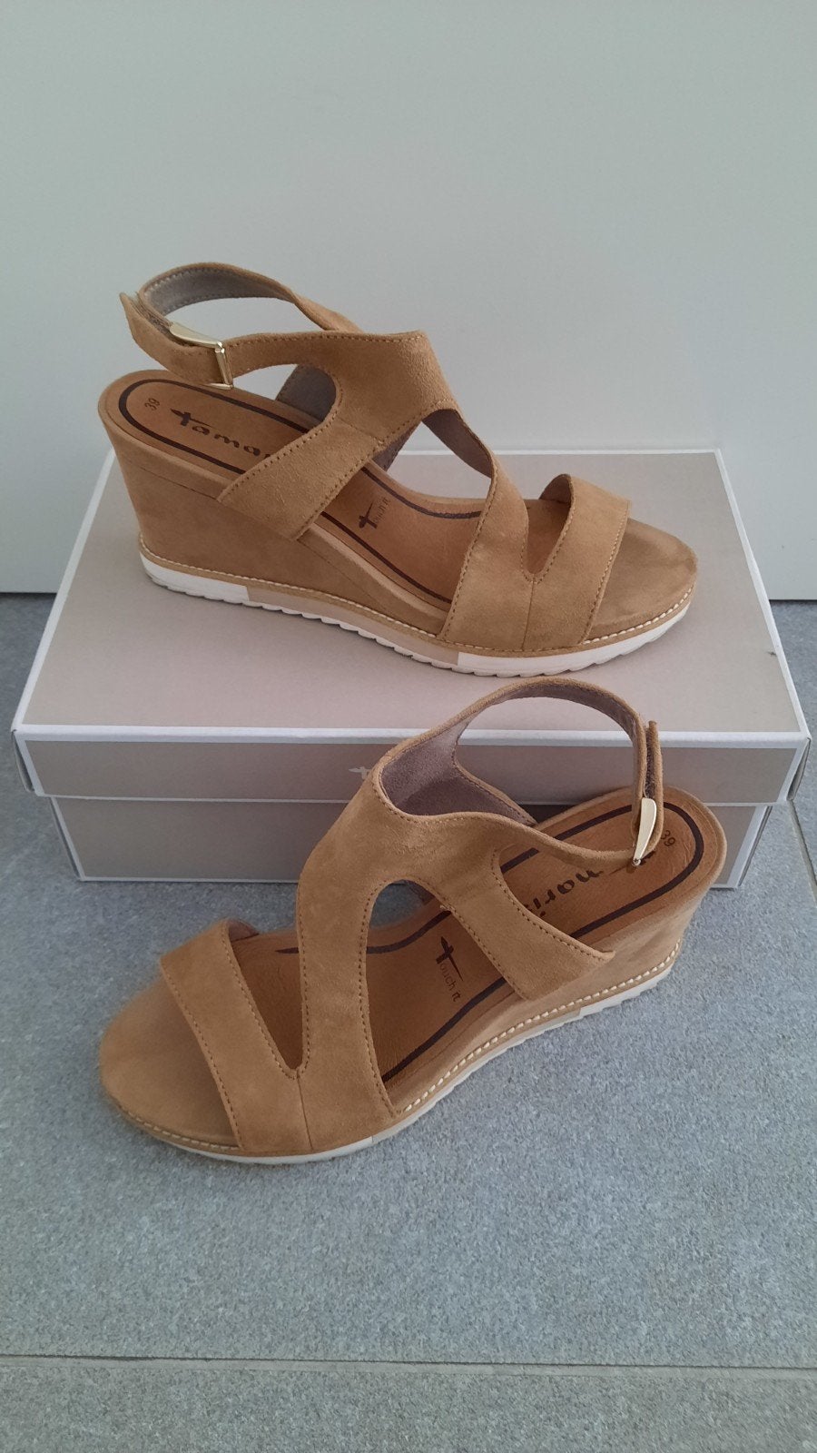 TAMARIS suède open sandalen met sleehak, maat 39, cognac, Bruin, Zo goed als nieuw, TAMARIS, Sandalen of Muiltjes