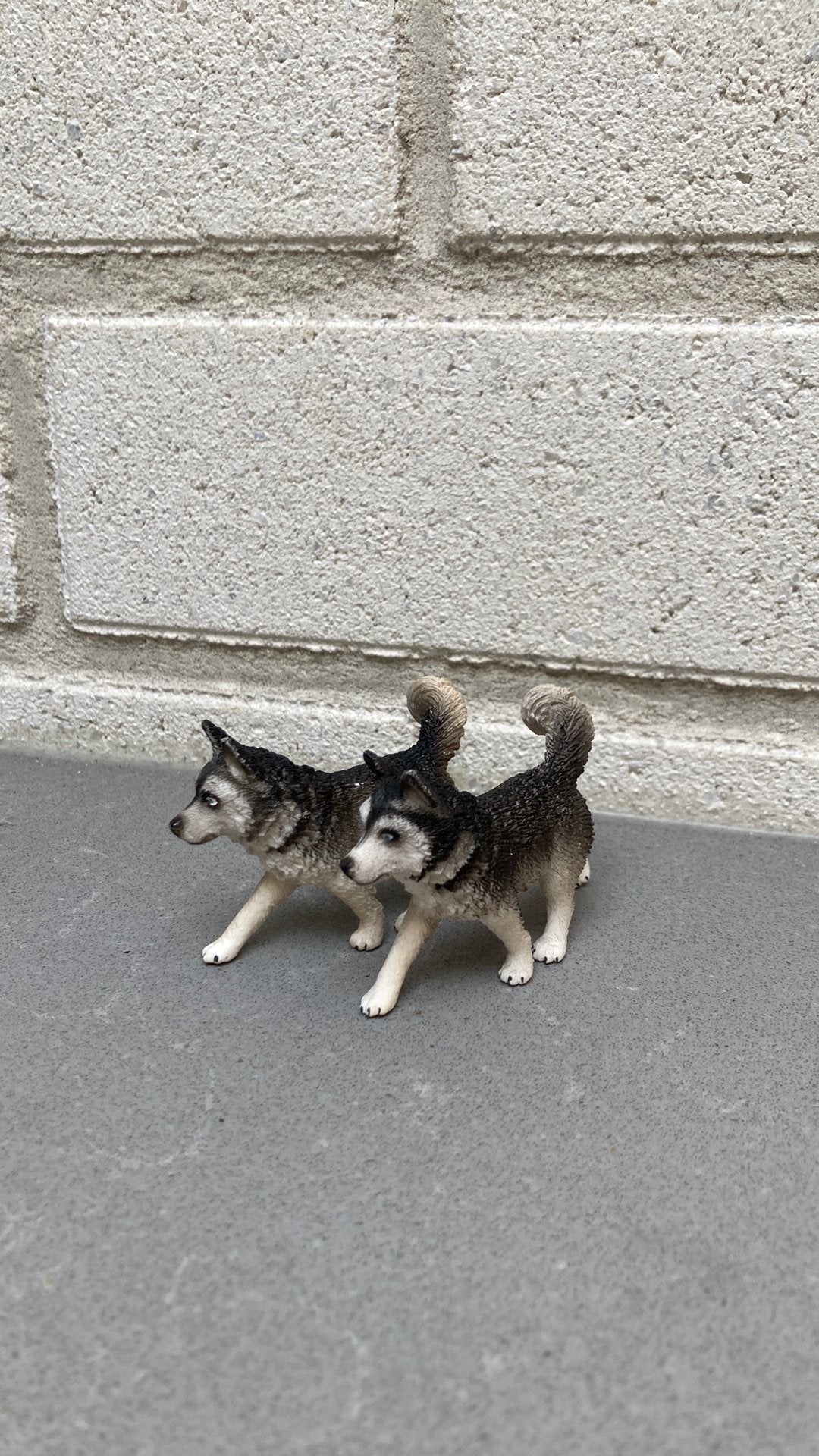 2 husky hondjes van Schleich, Verzamelen, Ophalen of Verzenden, Zo goed als nieuw, Hond of Kat, Beeldje of Figuurtje