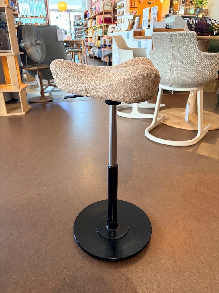 Showroommodel Varier ergonomische kruk Move Compact, Ophalen, Karenslyst Allé 10 Oslo, 0278, Norwegen, Beige, Bureaukruk