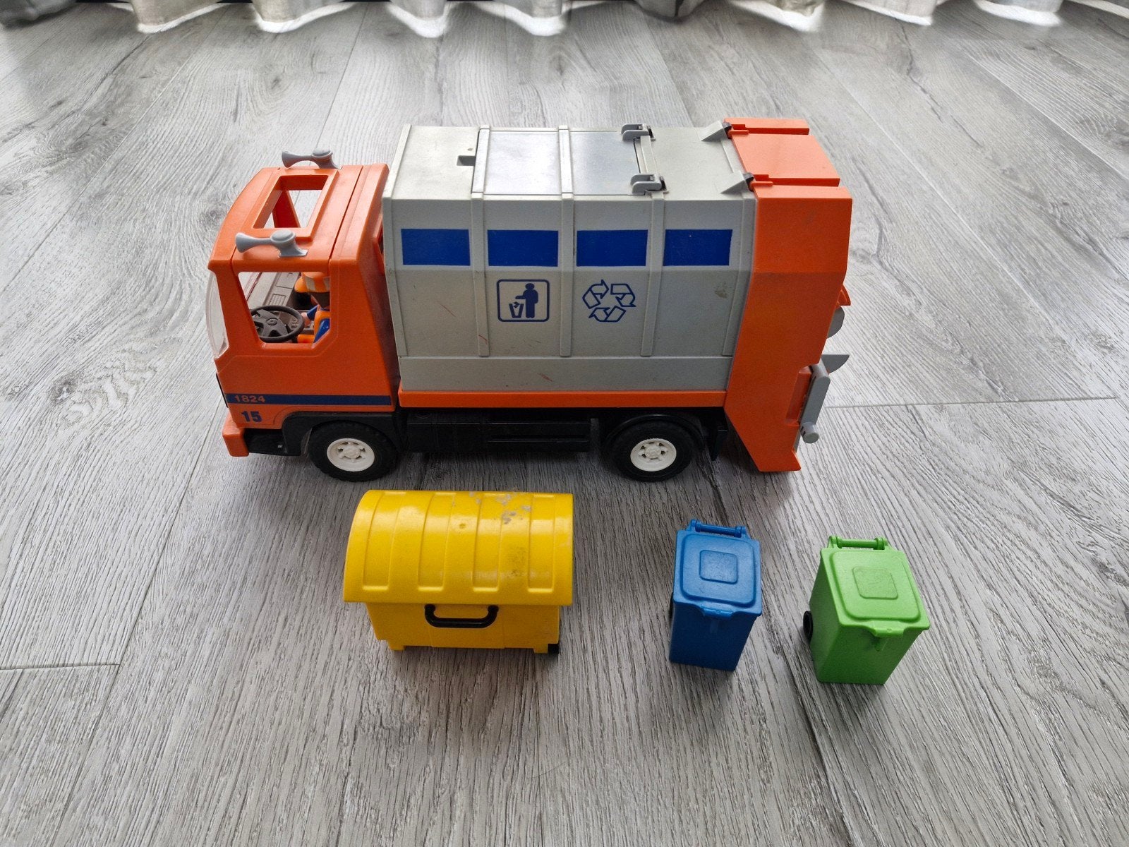 Playmobil vuilniswagen met containers, Ophalen of Verzenden, Zo goed als nieuw