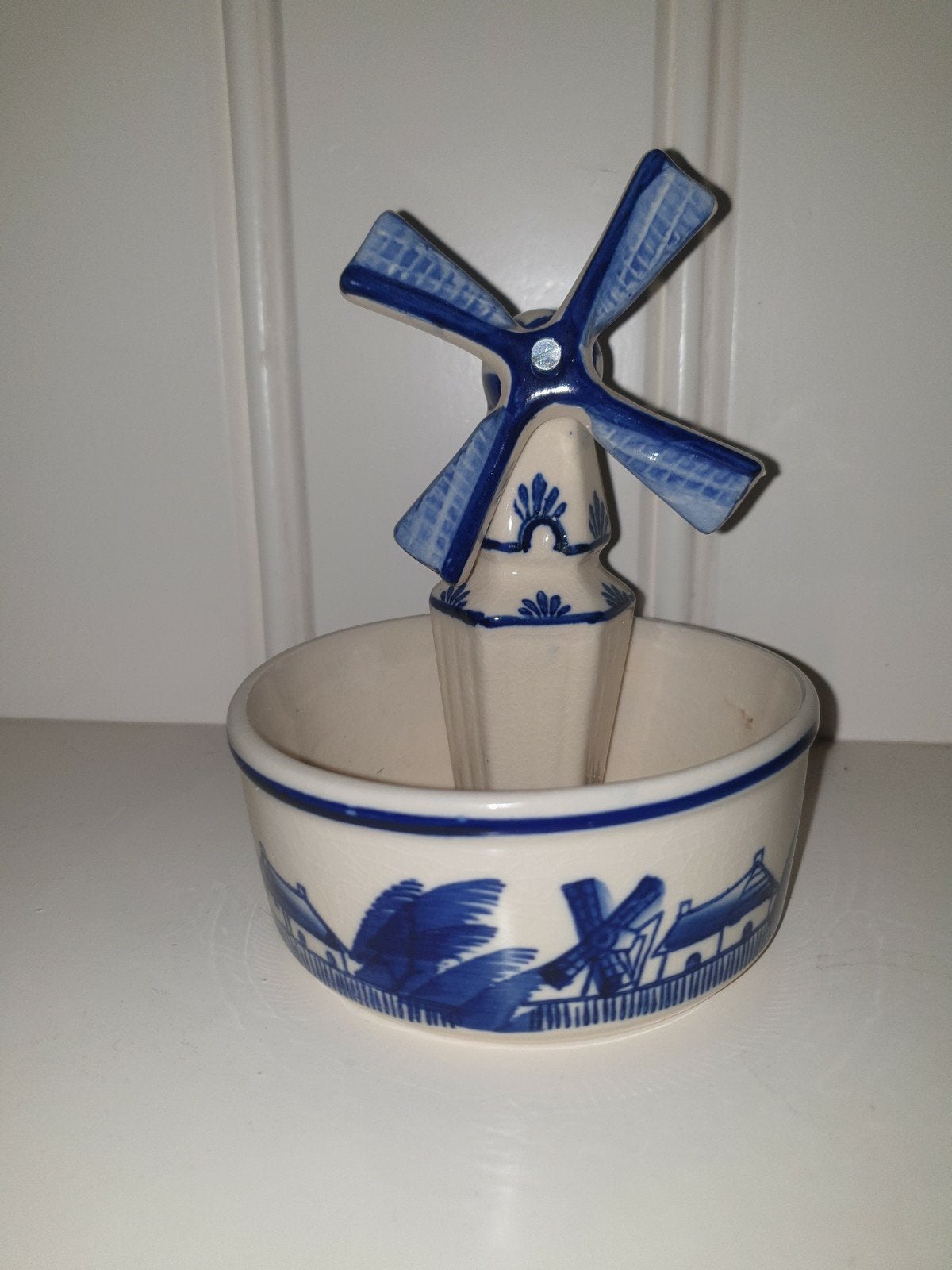 Souvenir beeldje bakje met molen, wieken draaibaar, Gebruikt, Meerkleurig, Overige stijlen, Ophalen of Verzenden