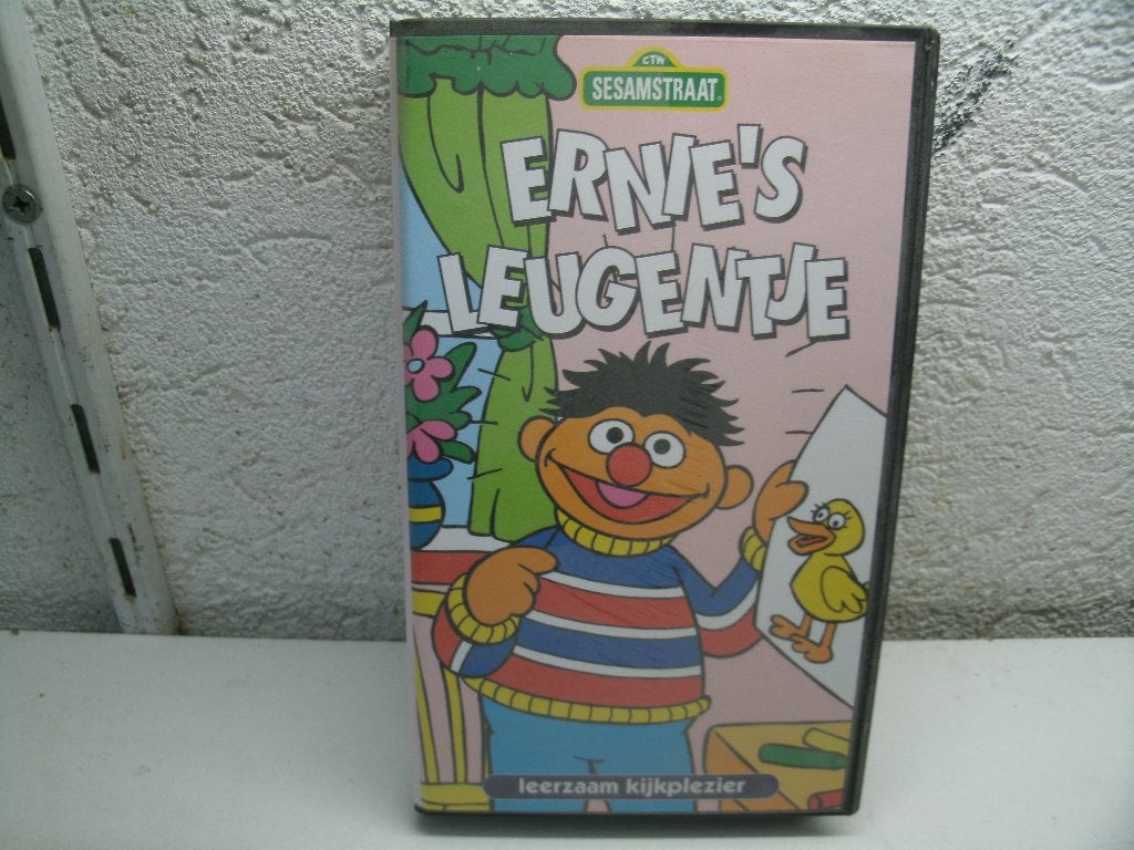 vhs 99a sesamstraat ernie's leugentje, Ophalen of Verzenden, VHS