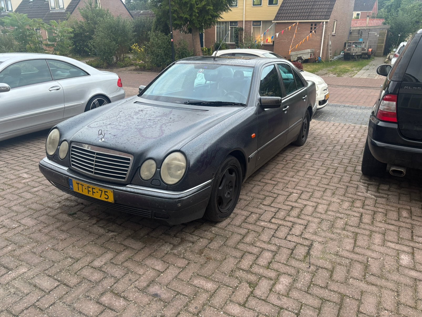 Mercedes-Benz E-Klasse 2.8 E280 Sedan Classic AUT 1998 Zwart, Automaat, Achterwielaandrijving, Zwart, Sedan