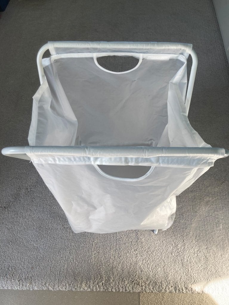 Wasmand met Standaard : IKEA JÄLL Wit (50 Liter), Ophalen, Minder dan 50 cm, Gebruikt, Overige typen