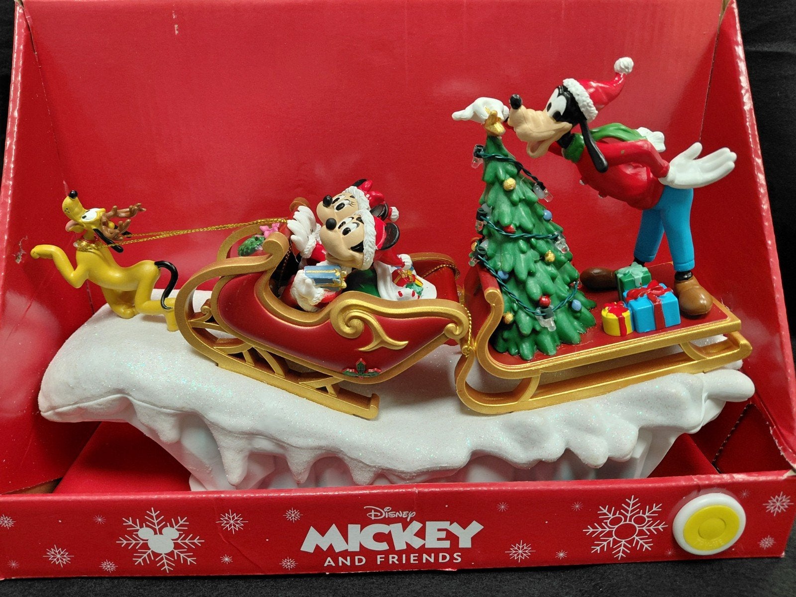 Mickey Mouse kerst beeld slee, Ophalen of Verzenden, Mickey Mouse, Nieuw, Beeldje of Figuurtje