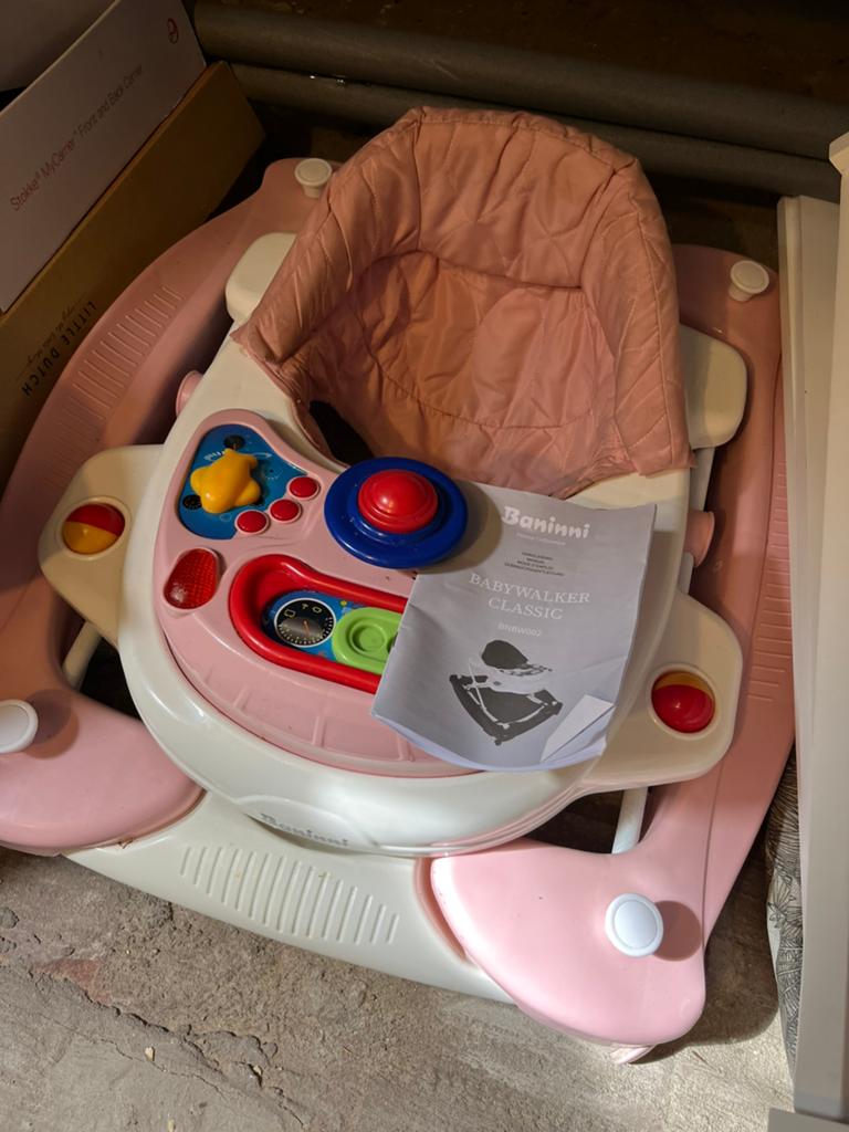 Babywalker, badje en een box met extra matras en speelmat, Ophalen, Gebruikt