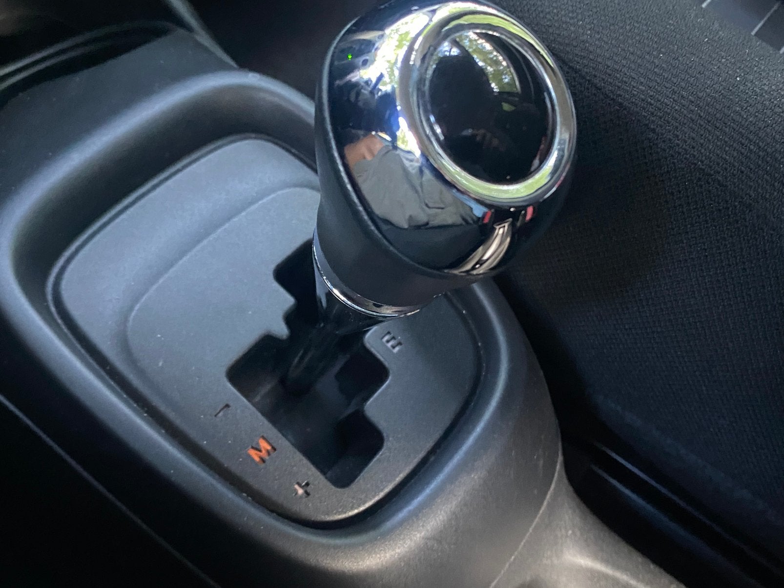 PEUGEOT 108 AUTOMAAT - 15908 KM - AIRCO - ECHT UNIEK  !!!, Auto's, Stof, 4 stoelen, Origineel Nederlands, 24 km/l