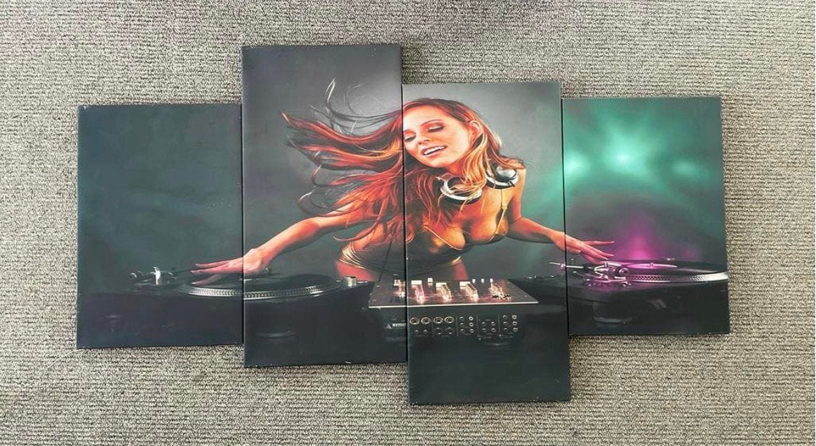 Vierdelige Canvas Schilderijenset Vrouwelijke DJ, Ophalen of Verzenden